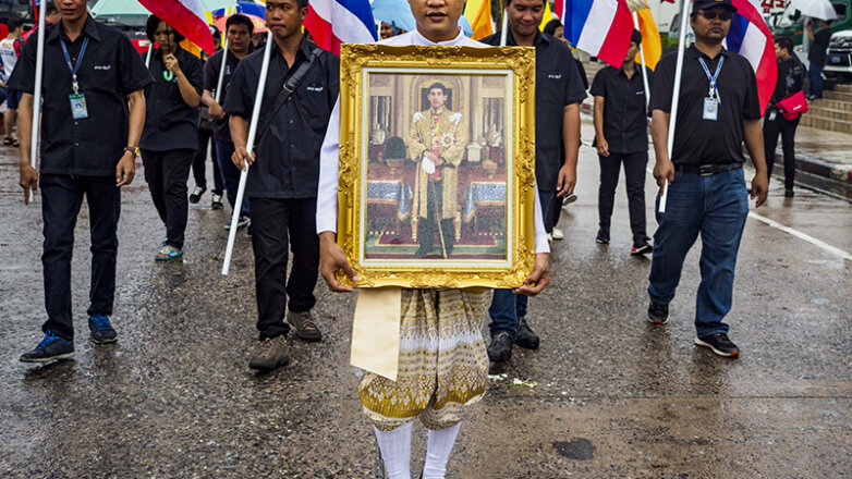 Забыв привычки плейбоя, король Таиланда готовится сосредоточить всю власть в стране в своих руках