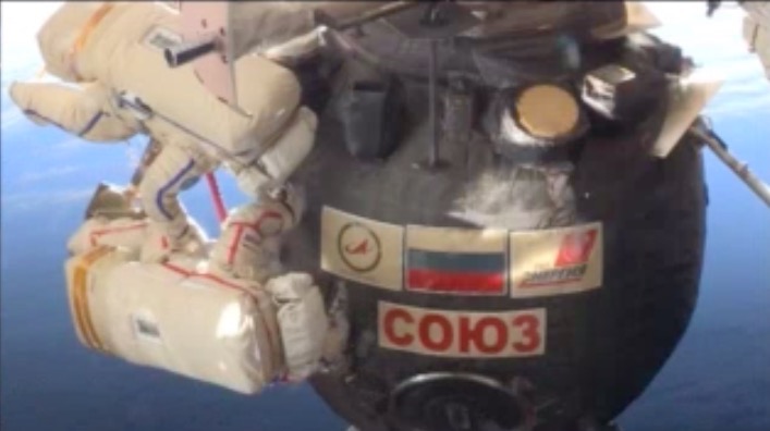 Российские космонавты на МКС вышли в открытый космос