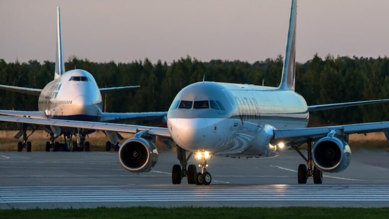 Самолет из Уфы экстренно сел в Екатеринбурге