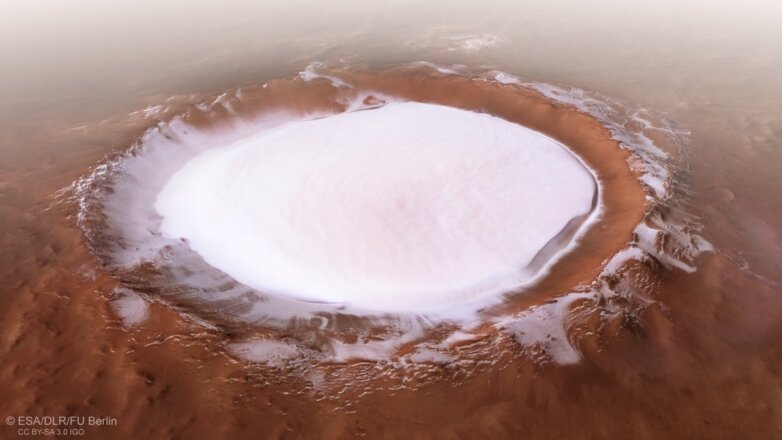 Mars Express сфотографировал на Красной планете ледяной кратер