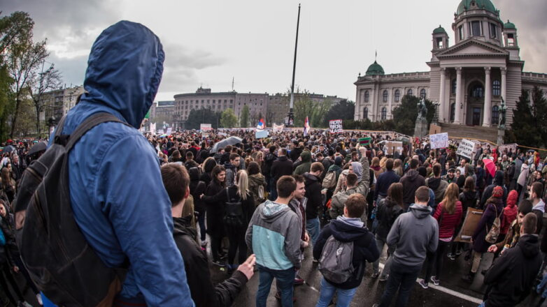 Сербы вновь прошли с маршем протеста против президента