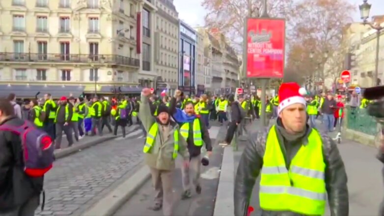 Сотни «желтых жилетов» собрались в центре Парижа