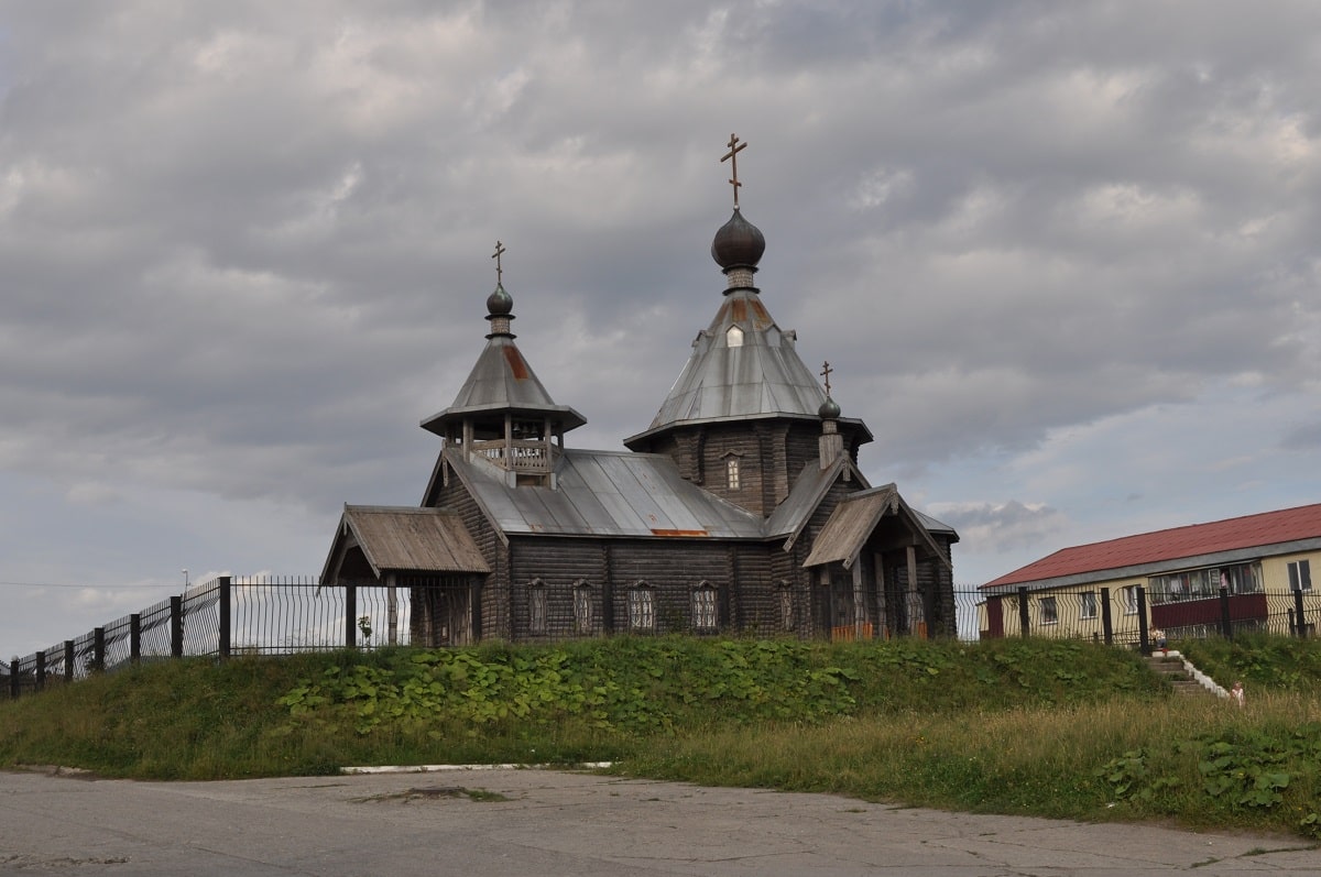 Как и полагается, на каждом из островов имеется свой православный храм. На снимке церковь Троицы на Кунашире.