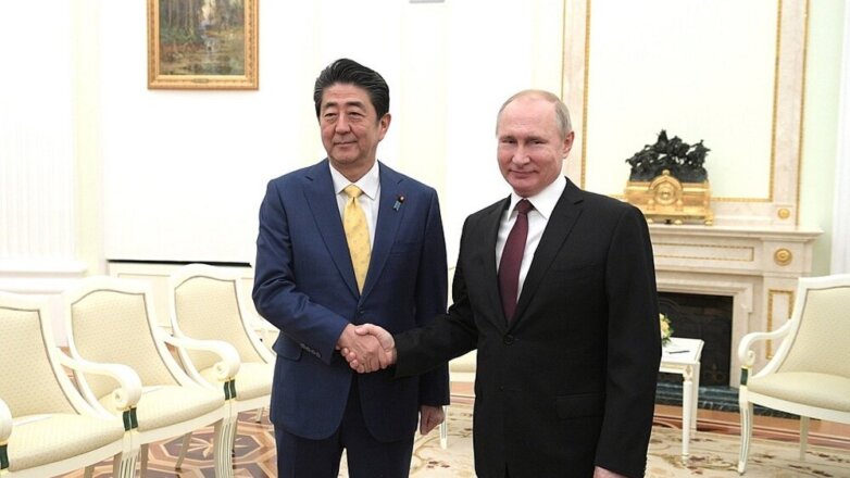 Переговоры Путина и Абэ в Москве начались со слов благодарности