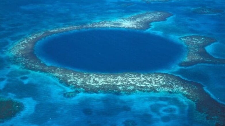 Большая Голубая дыра в Карибском море