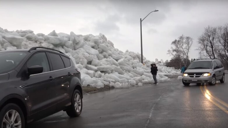 Видео: На США и Канаду обрушилось ледяное цунами