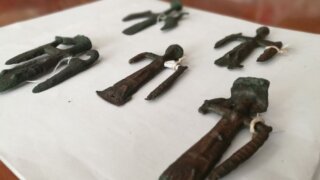 Уникальные бронзовые фигурки «выловили» в Челябинской области
