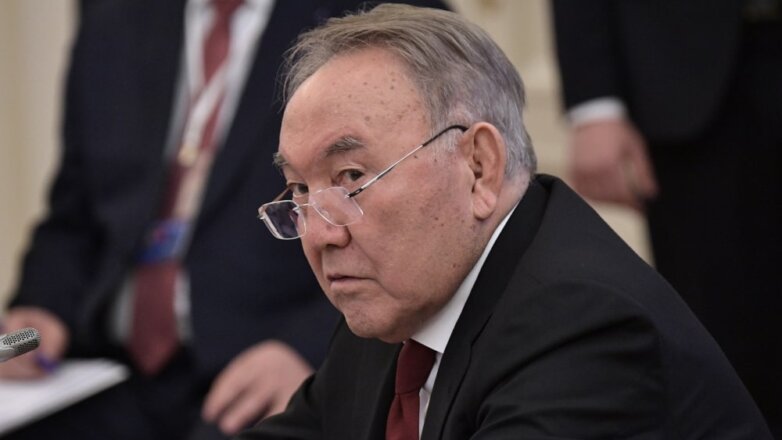Назарбаев запретил использовать русский язык в дизайне казахских денег