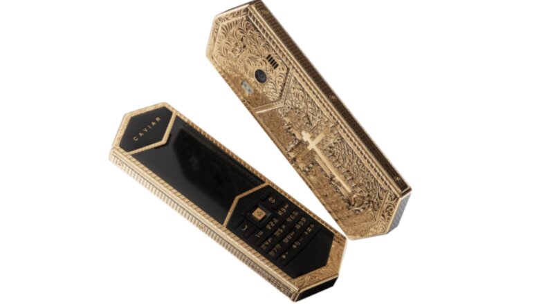 Кнопочный телефон с золотым крестом продают в РФ за 279 тысяч