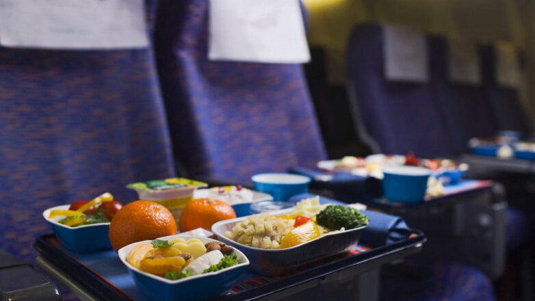 Среди пассажиров авиакомпаний растет популярность халяльных и кошерных блюд