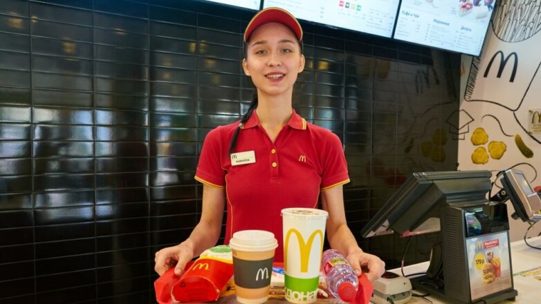 В ресторанах McDonald’s в РФ будут разносить еду за столы