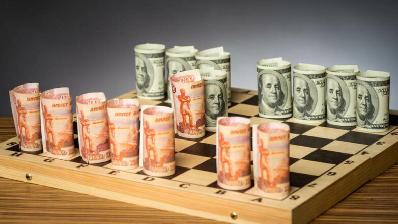 Рубли, доллары, деньги, валюта, банкноты, курс, шахматы