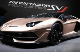 Лимитированный сверхмощный Lamborghini с откидной крышей показали в Женеве