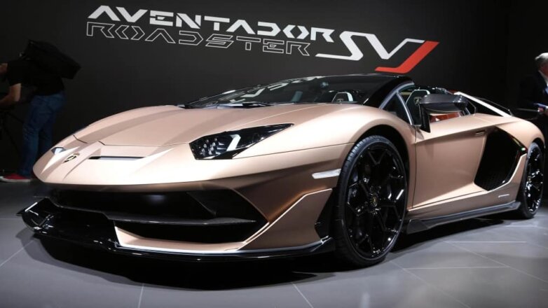 Лимитированный сверхмощный Lamborghini с откидной крышей показали в Женеве