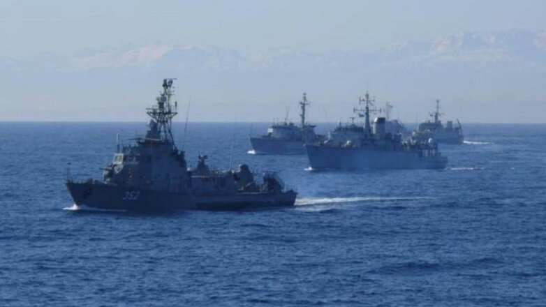 Опубликованы кадры прохода кораблей НАТО в акваторию Черного моря