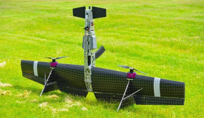 Беспилотный летательный аппарат (БПЛА), оснащенный самозарядным дробовиком