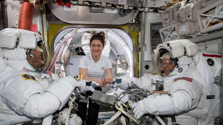 NASA отменило первый в истории выход двух женщин в открытый космос