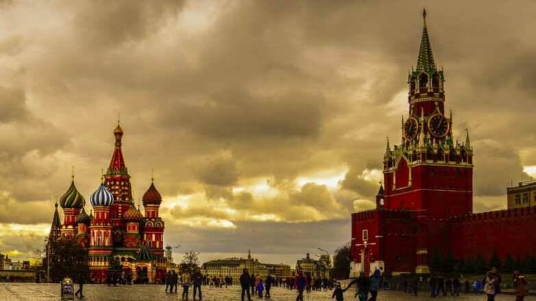 Безветренная погода и повышенное атмосферное давление ждут москвичей