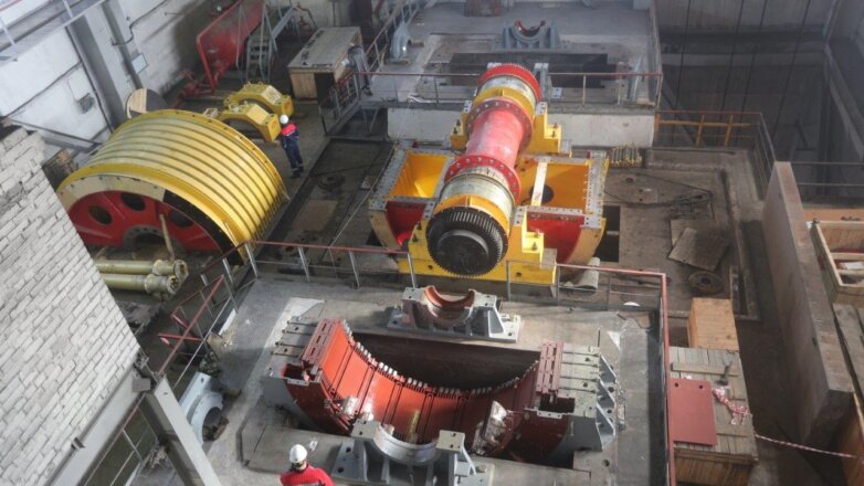 На Гайском ГОКе монтируется первая отечественная шахтная подъемная установка