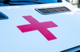 Автомобилист врезался в летнее кафе в Нидерландах