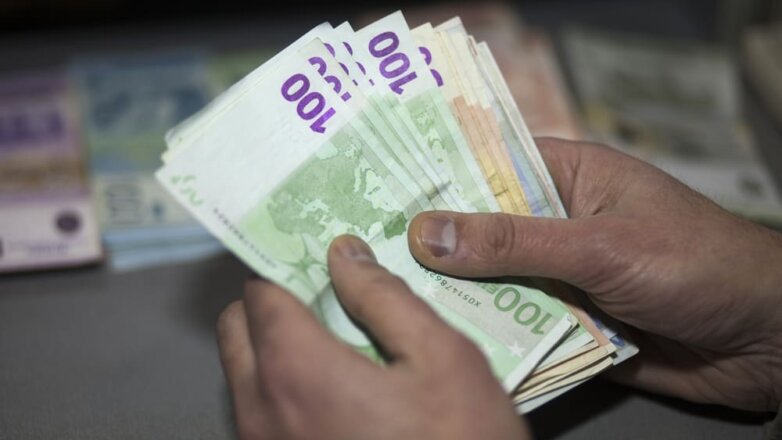 Курс доллара США к рублю снизился, а курс евро – повысился 14 марта
