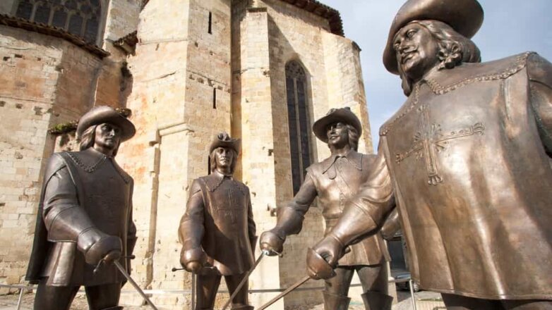 Статуи д’Артаньяна и трёх мушкетёров, Гасконь, Франция