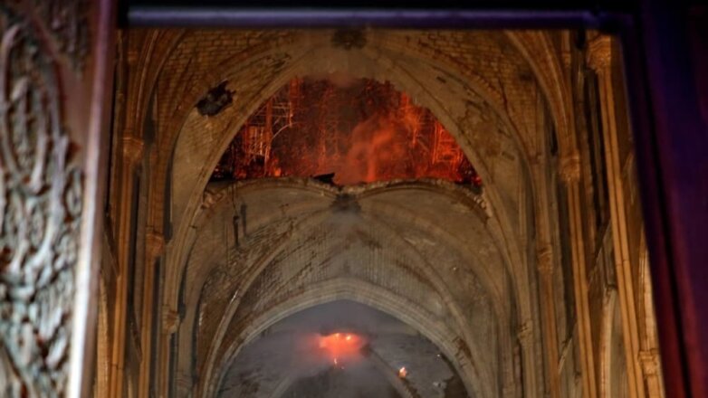 Опубликованы первые фотографии из сгоревшего собора Парижской Богоматери