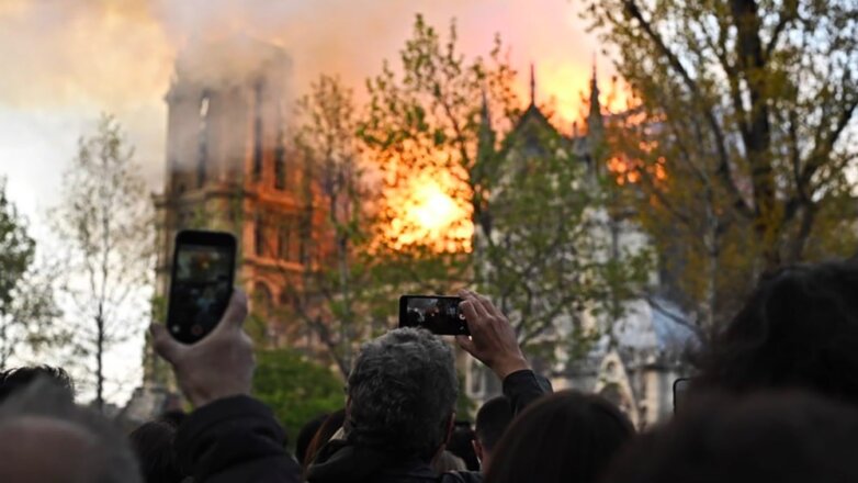 Пожар в Соборе Парижской богоматери
