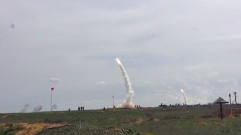 Боевые стрельбы системы С-300 «Фаворит» попали на видео