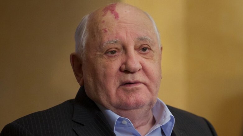 Горбачев находится в больнице и работает над своей книгой