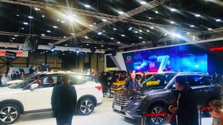 В Петербурге открылся международный автосалон