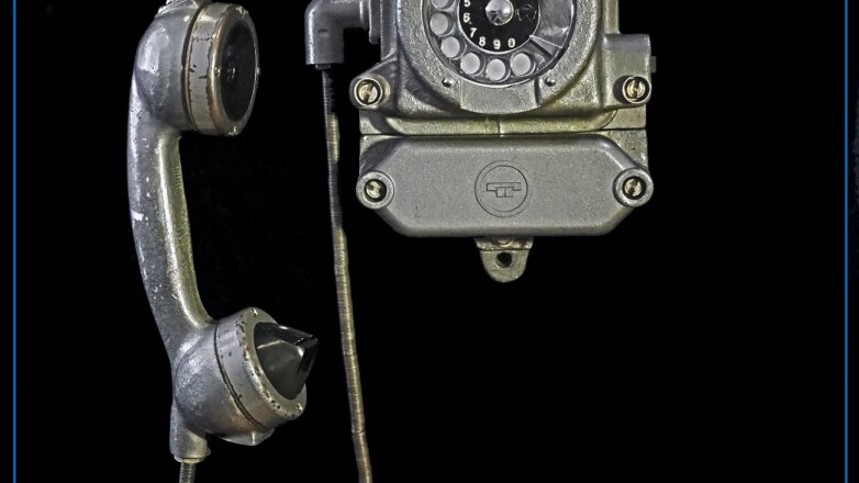 В музей «Кузбассразрезугля» передали раритетный подземный телефон