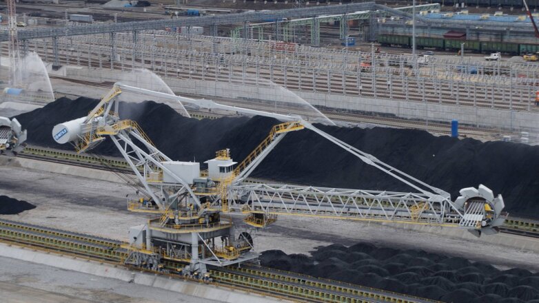 «Восточный Порт» осуществил первую опытную погрузку угля на Третьей очереди