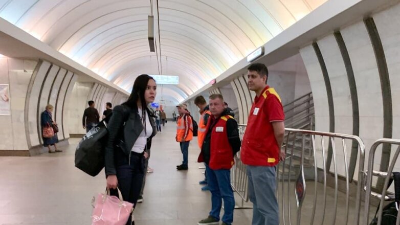 В столичном метро эвакуировали более 700 человек после остановки поездов