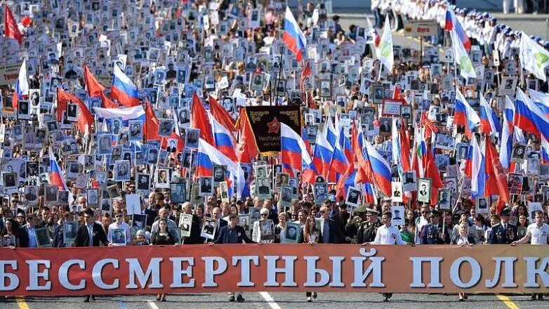«Бессмертный полк» и парад Победы прошли в Южно-Сахалинске