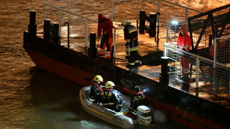В Будапеште затонуло прогулочное судно с туристами на борту, 7 человек погибли