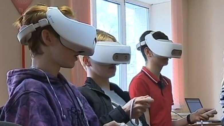Видео: в ДВФУ испытывают шлем виртуальной реальности для подготовки к ОГЭ