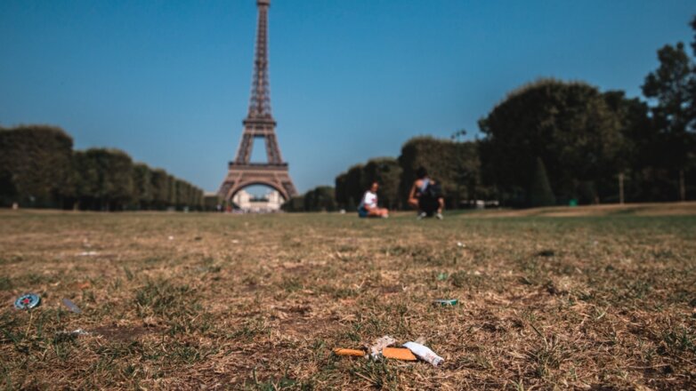 В Париже запретят курение в 52 парках