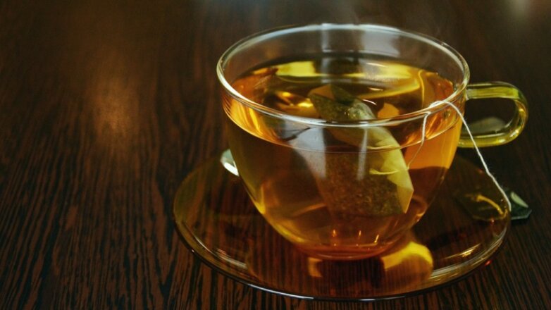 Медики рассказали, можно ли пить чай после алкоголя