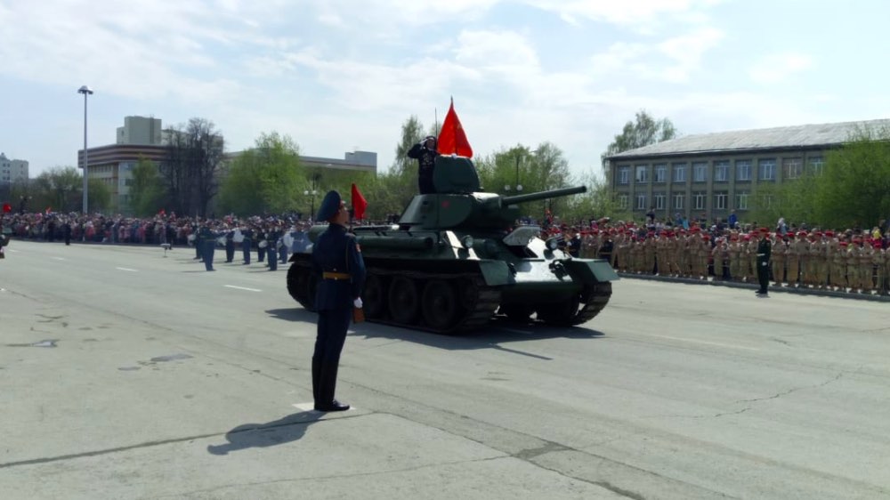 Т-34 на военном параде в г. Верхняя Пышма