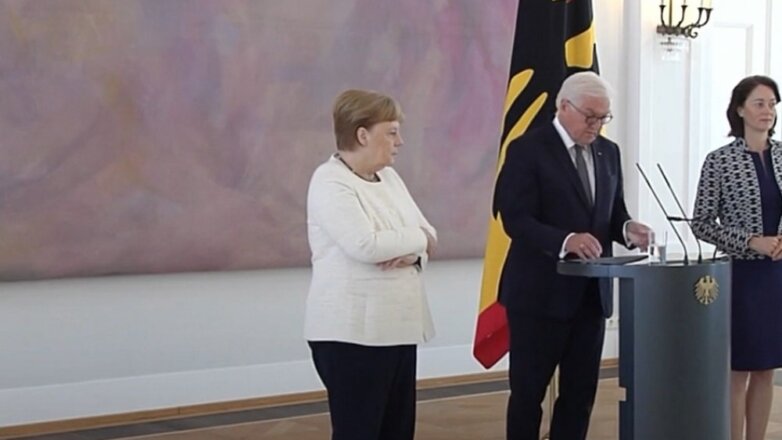 Ангела Меркель опять почувствовала себя плохо
