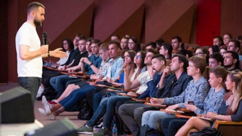 Молодежный предпринимательский форум впервые открылся в Москве