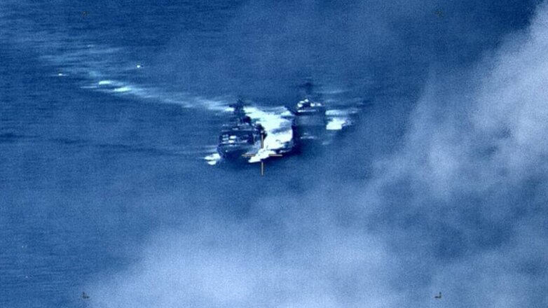 Инцидент с участием боевых кораблей России и США попал на видео