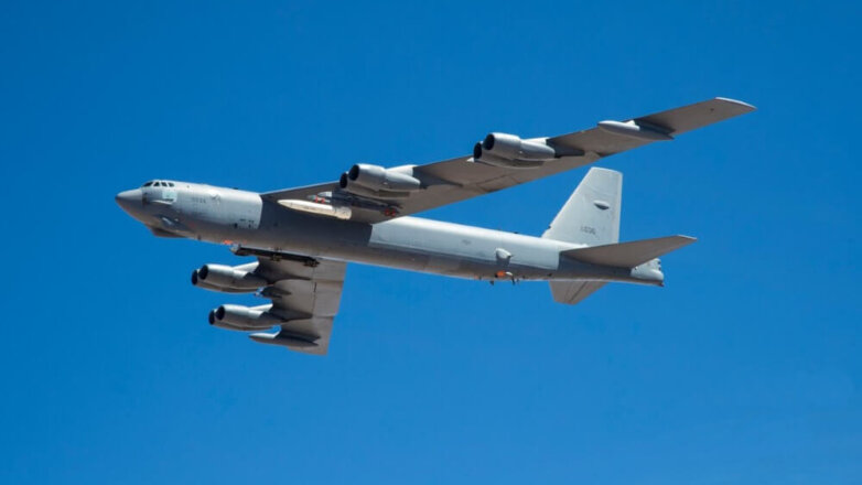 В Сети появилось первое видео полета американского B-52 с гиперзвуковой ракетой
