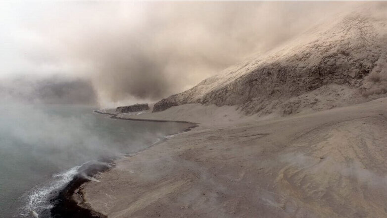 Извержение вулкана Райкоке уничтожило все живое на курильском острове