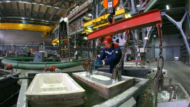 Челябинский цинковый завод лидирует по производительности труда