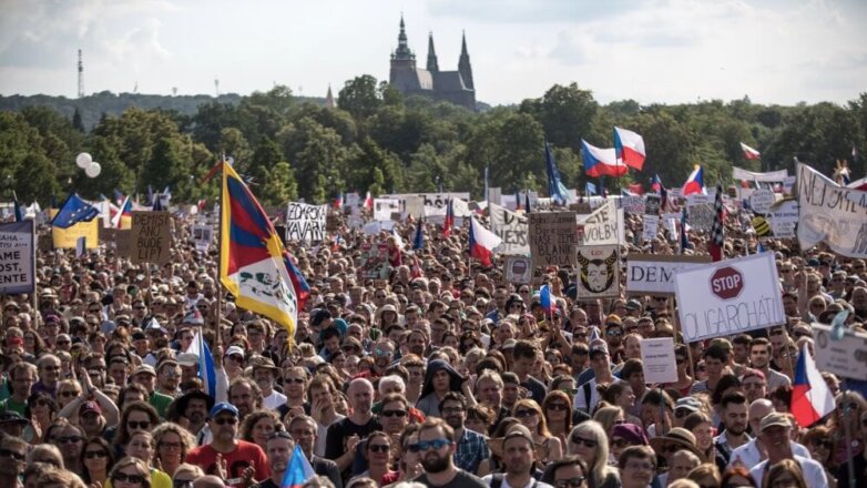 250 тысяч человек в Праге требуют отставки премьера Чехии