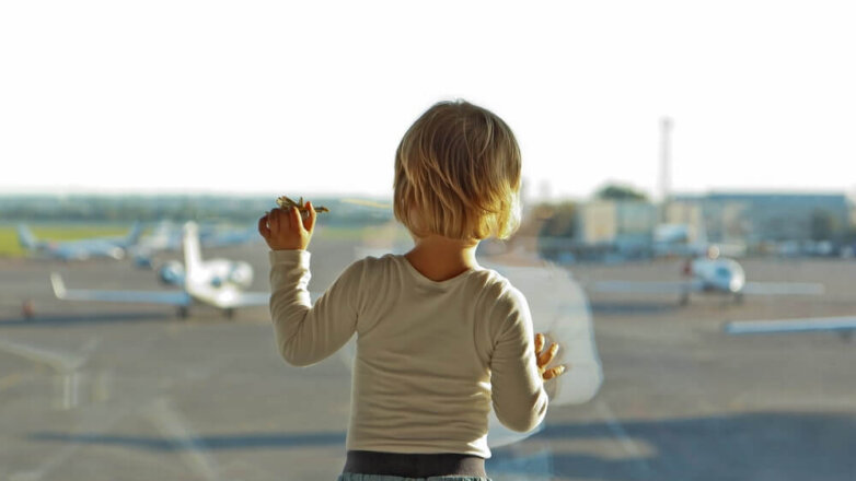 На выезд ребенка за границу больше не требуется согласие второго родителя