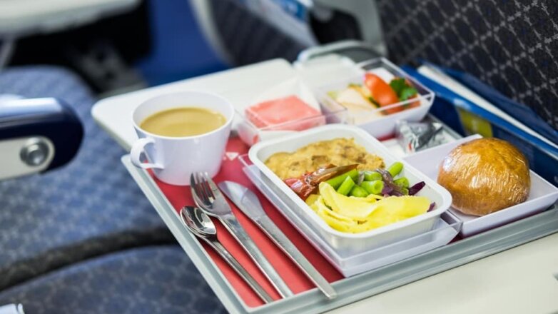 Эксперты назвали российские авиакомпании с самой вкусной едой на борту