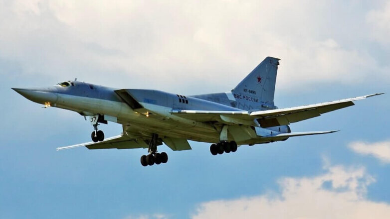 Под Астраханью экстренно сел на грунт бомбардировщик Ту-22
